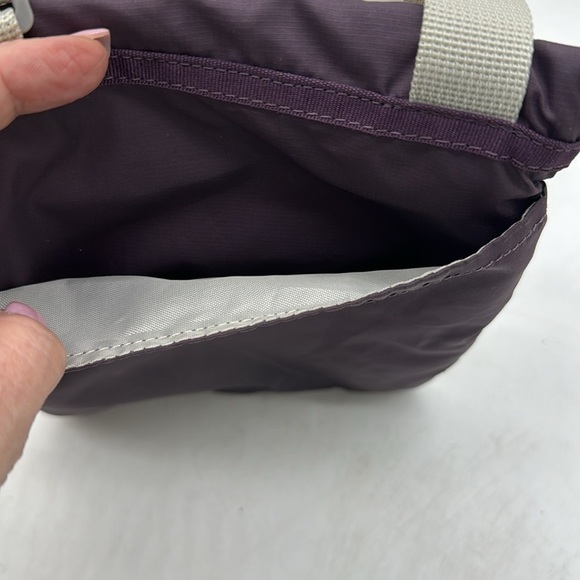 Eddie Bauer Purple Nylon Crossbody Lightweight Travel Bag MCB5128N - Picture 7 of 10